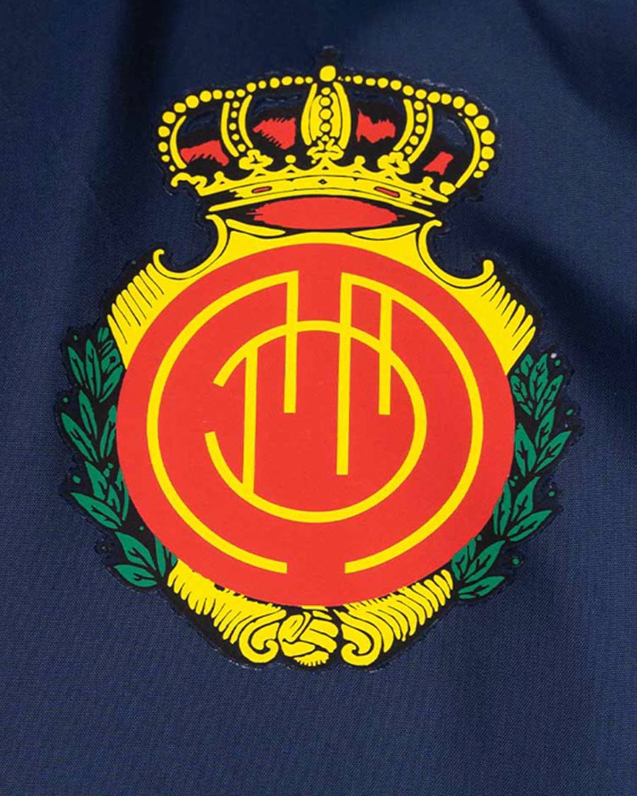 RCD Mallorca プレーヤートレーニングレインコート 2023-2024 オビシディアン＆ホワイト
